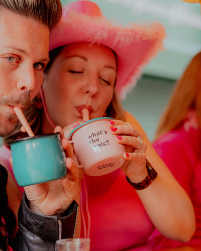 Taza Una pequeña taza de té