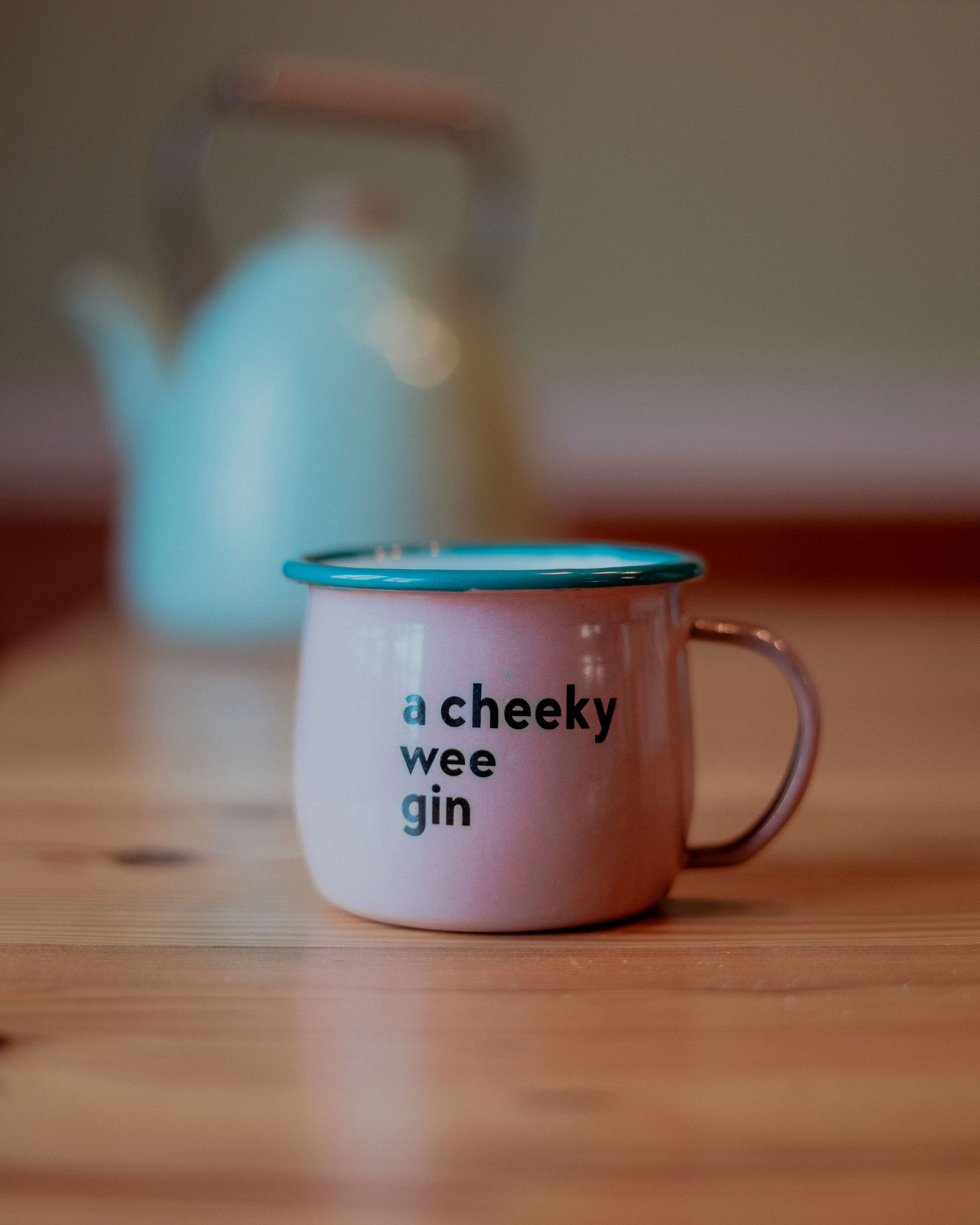 Taza Una pequeña ginebra descarada