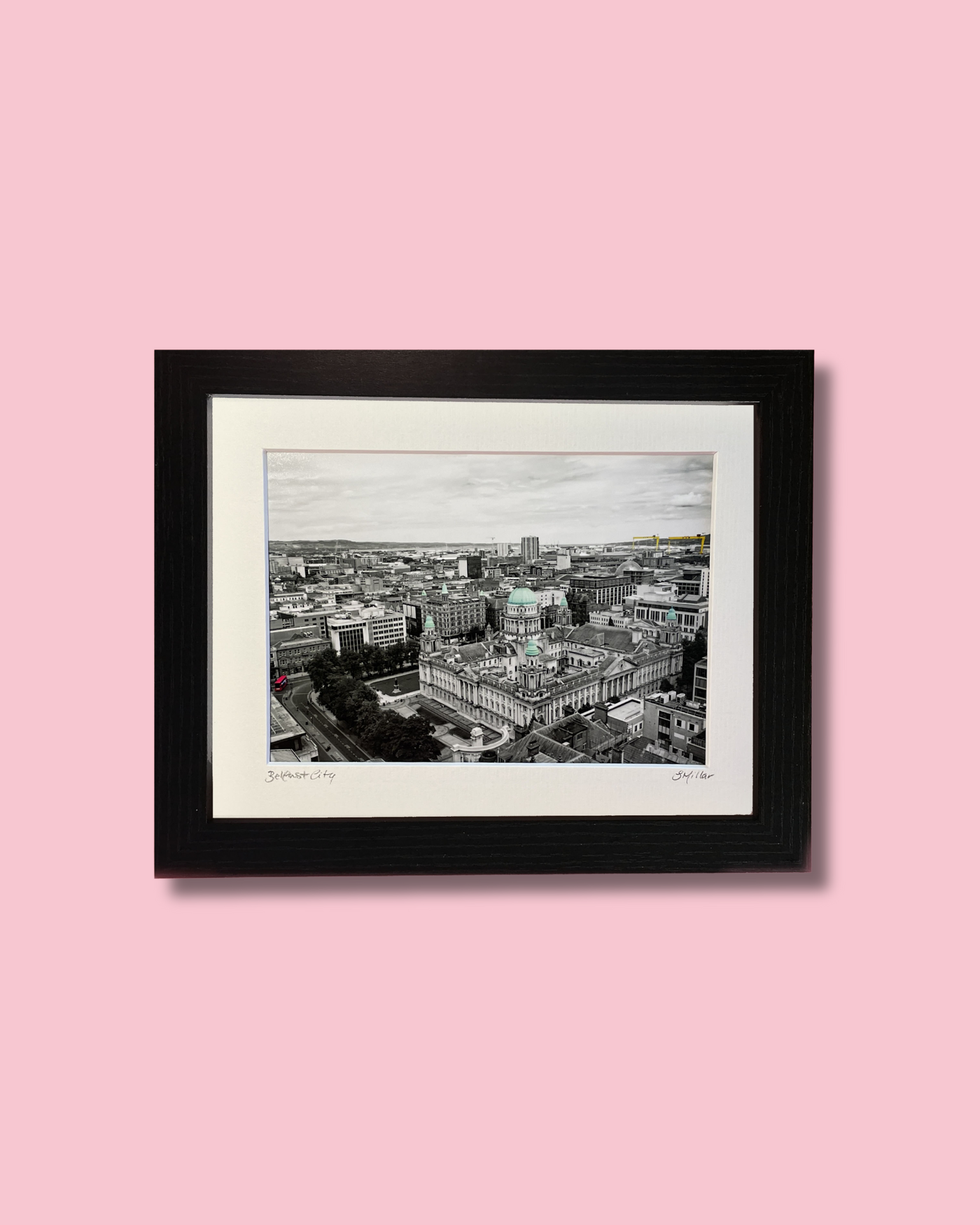 Skyline des Rathauses von Belfast – gerahmter Fotodruck